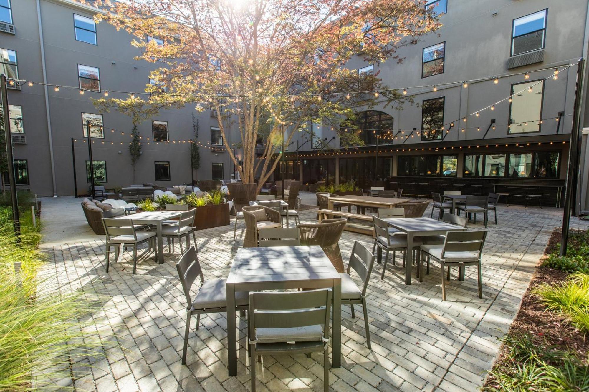 Voco The Darwin - Atlanta Midtown By Ihg Hotell Exteriör bild